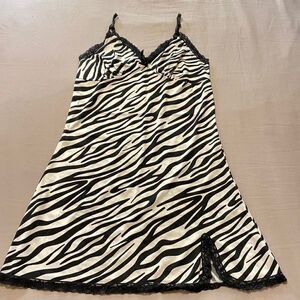 Women’s Girls sexy zebra print lace trim body-con chemise